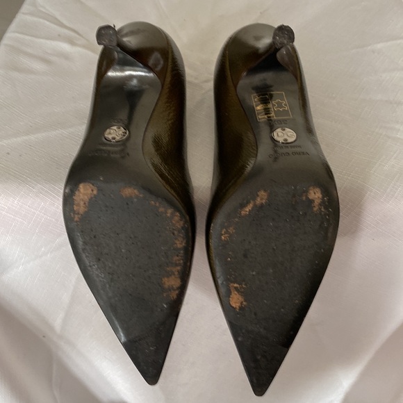 Dolce&Gabbana classic pumps in olive semi patent leather. - Picture 5 of 5